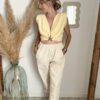 Top décolleté drapé femme SORA étoile porté avec le pantalon NOA velours côtelé
