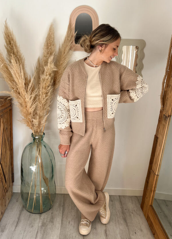 Ensemble cocooning femme SAËL – posture décontractée