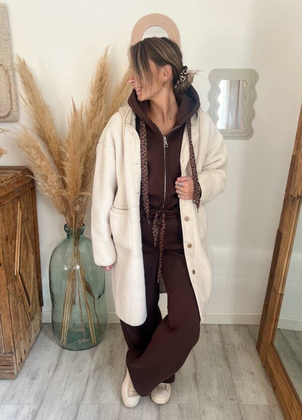 manteau sherpa creme et ensemble chocolat