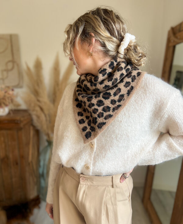 foulard maille triangle leopard beige
